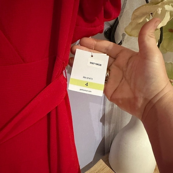 Stunning red dress - Picture 3 of 7